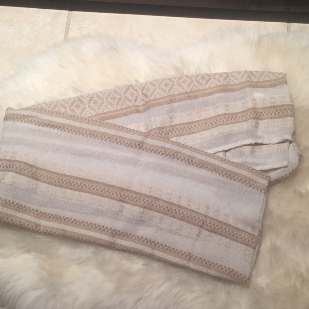 Aztec Neutral Scarf - Picture 4 of 8